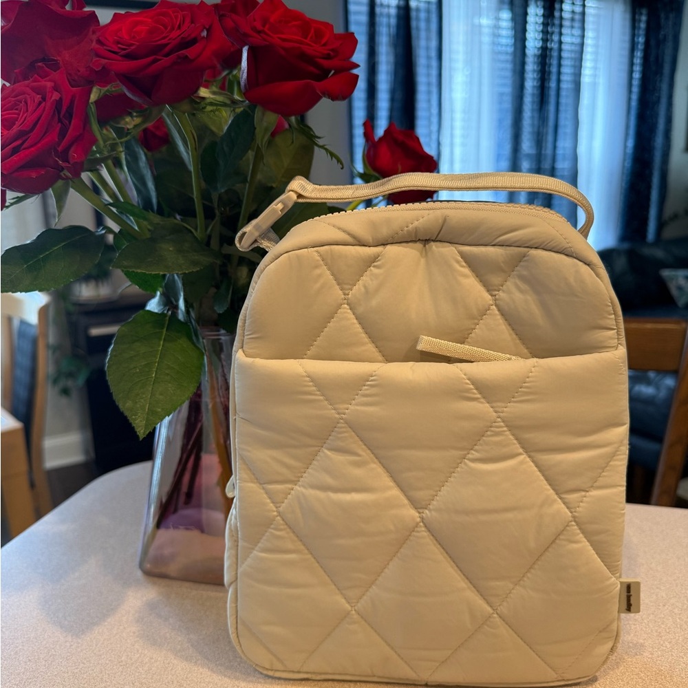 NWOT Vera Bradley Large Lunch Bag color Pumice Stone in Featherweight